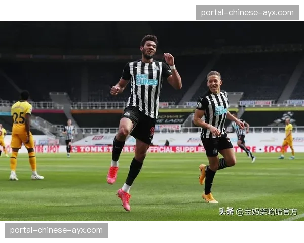 纽卡斯尔4-3险胜狼队，双方共上演三次比分逆转，战术纪律性遭诟病。